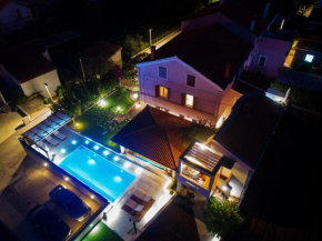 Apartments with a swimming pool Preko, Ugljan - 14163